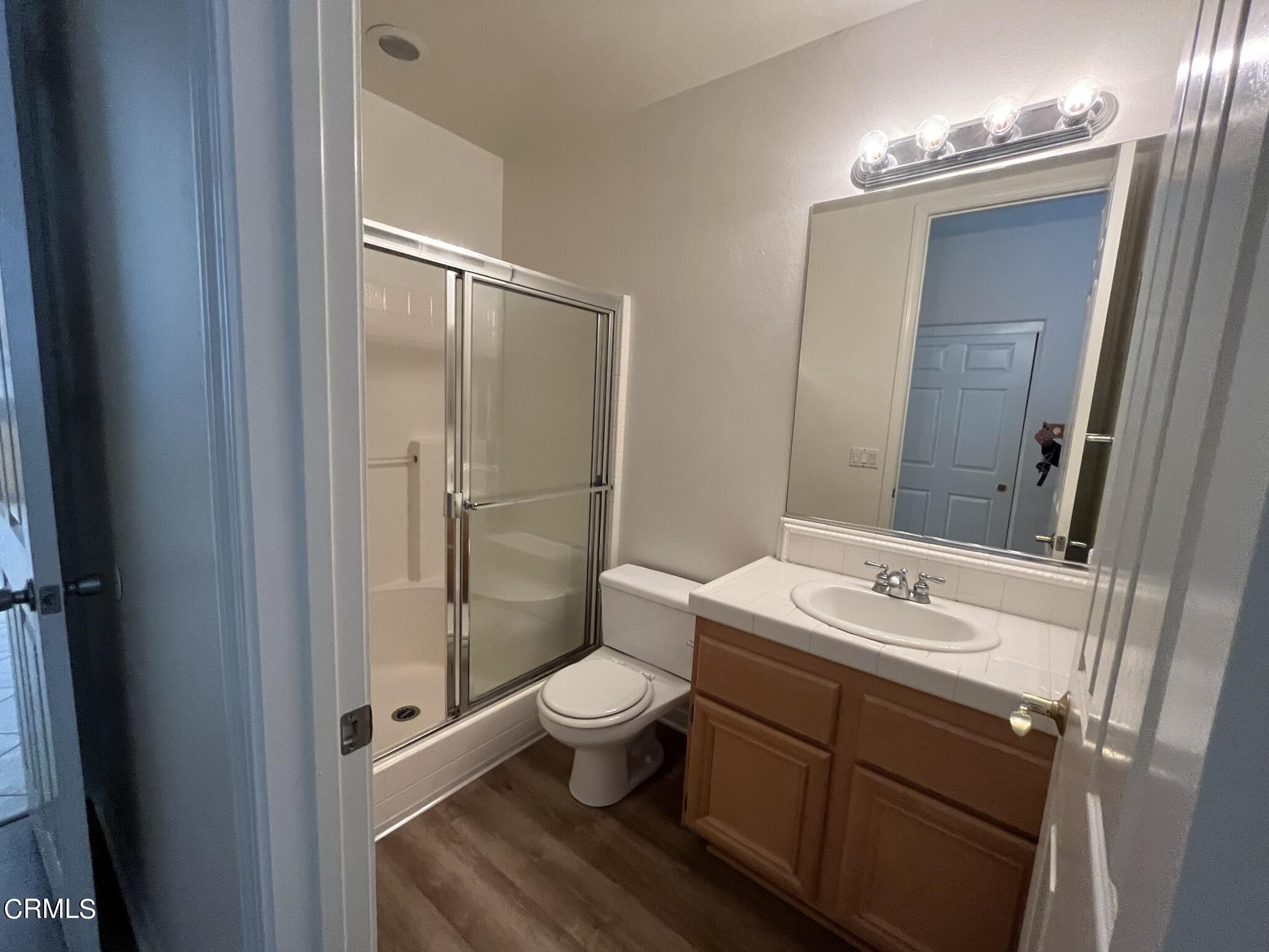3442 Brookwood Lane Oxnard, CA 93036 - Photo 6 of 27 Downstairs Master Bath
