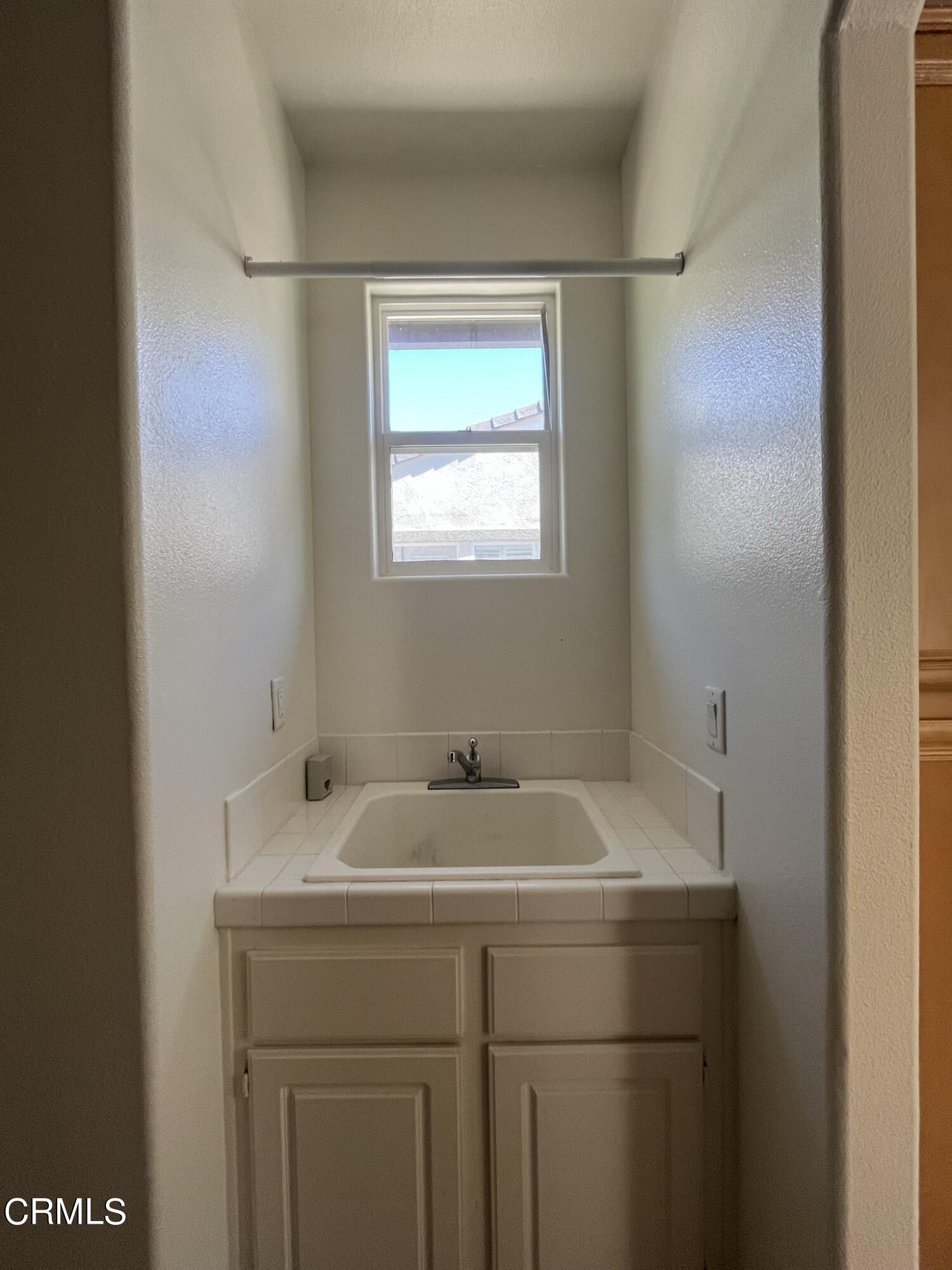 3442 Brookwood Lane Oxnard, CA 93036 - Photo 9 of 27 Utility Sink