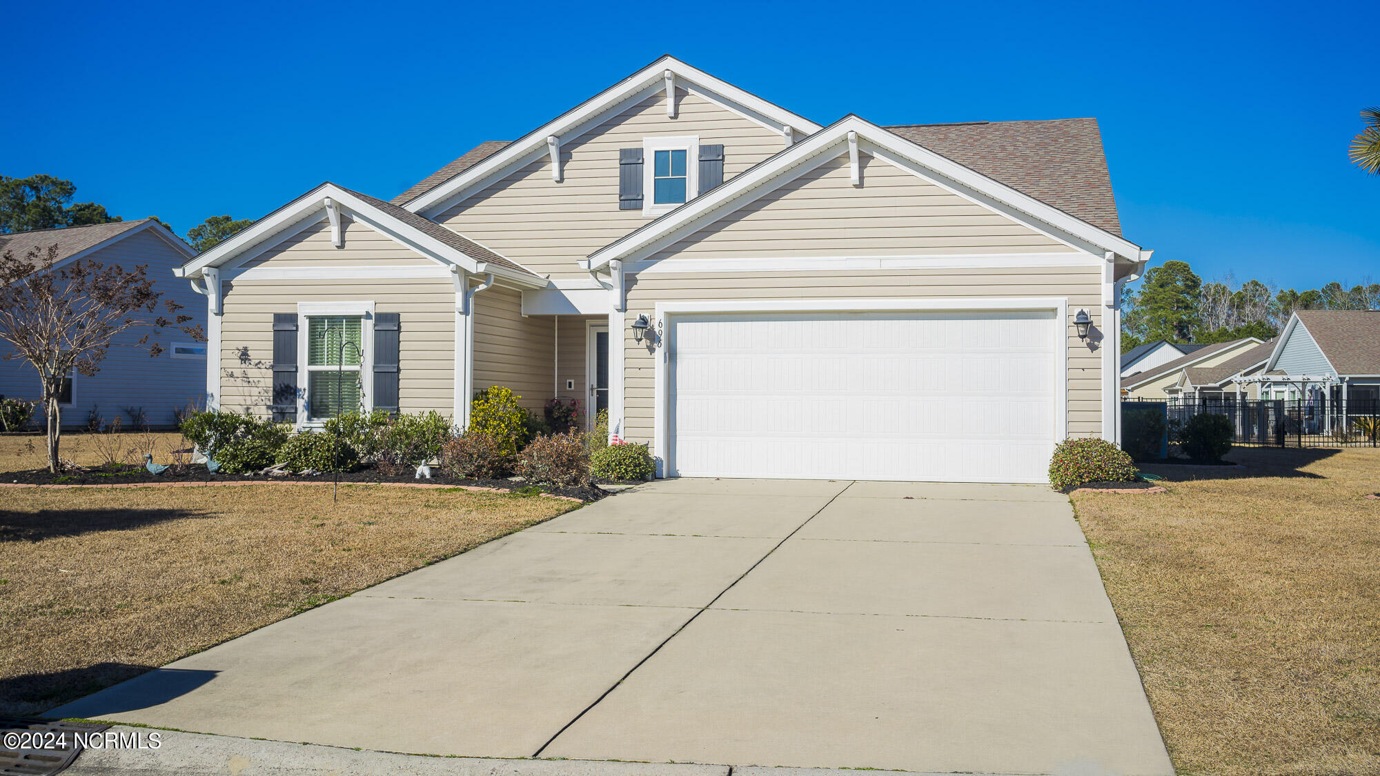 696 Pickering Dr Northwest  