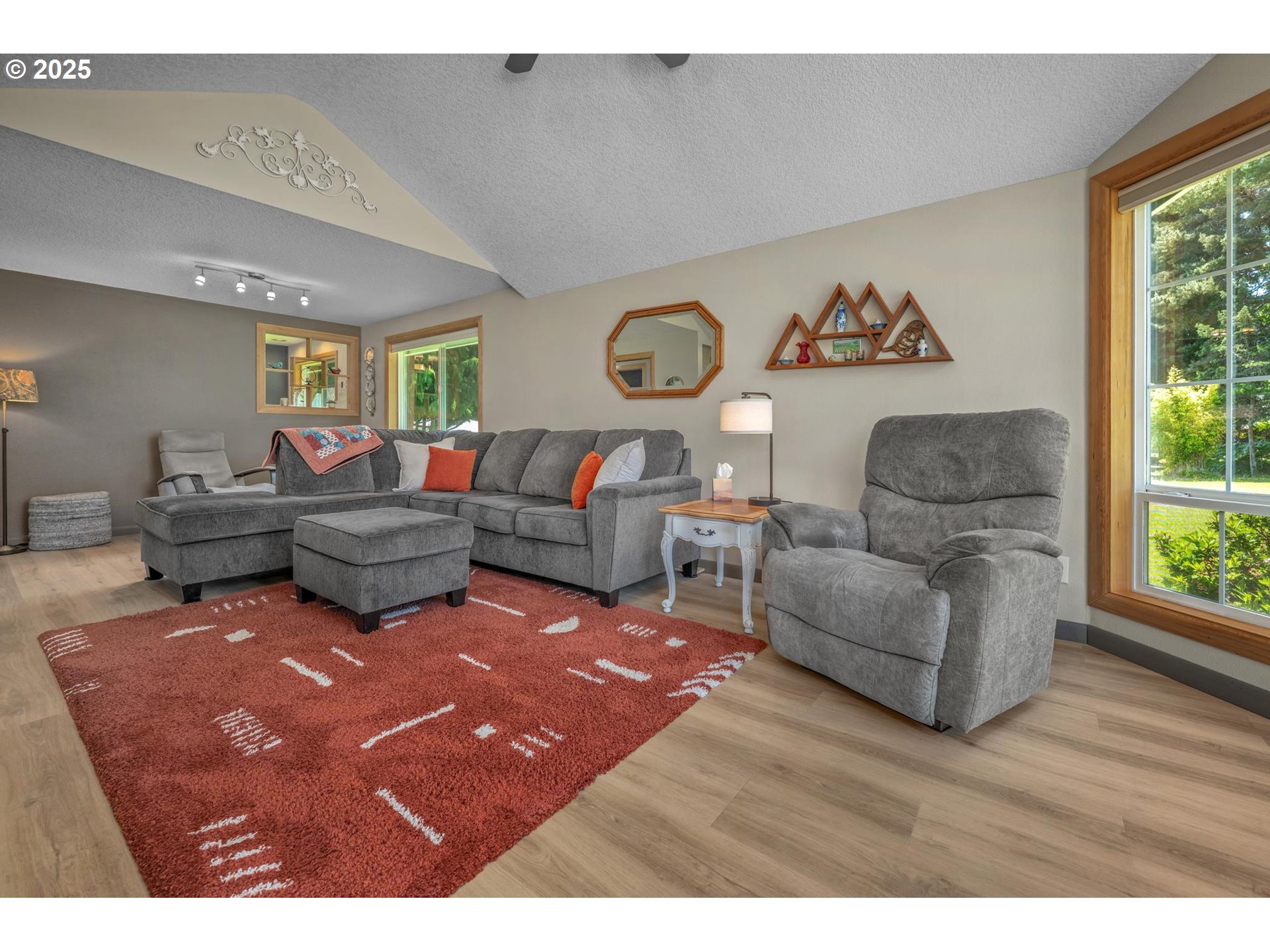 58410 Ross Road Warren, OR 97053 - Photo 4 of 28 Living Room