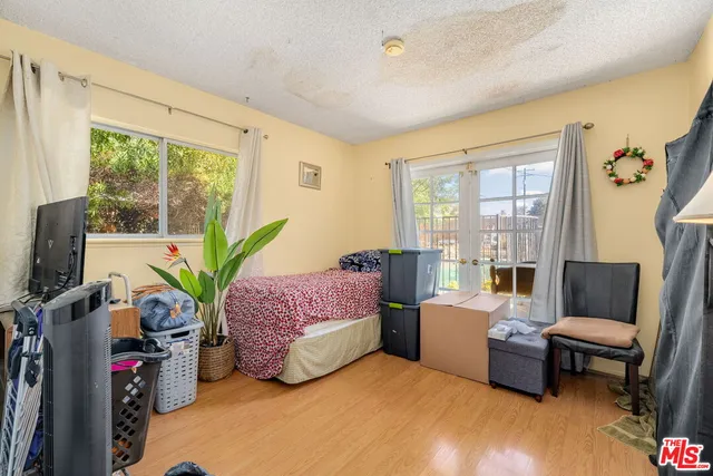 $999,000 | 91 West Gainsborough Road, Thousand Oaks, CA 91360