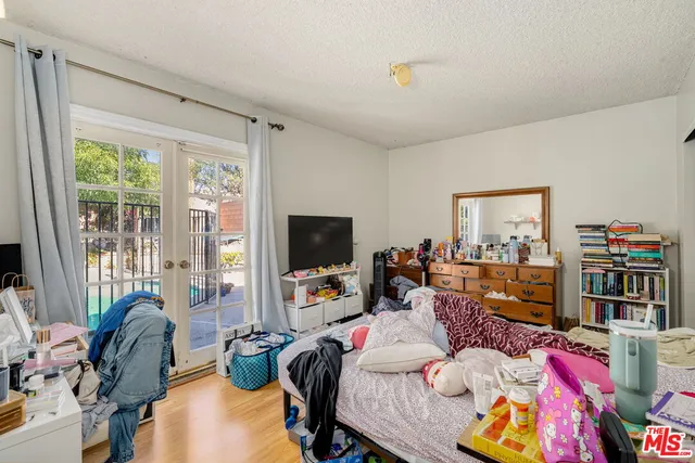 $999,000 | 91 West Gainsborough Road, Thousand Oaks, CA 91360