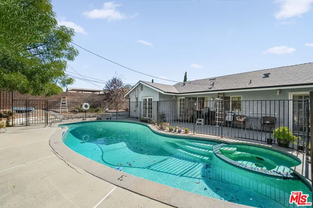 $999,000 | 91 West Gainsborough Road, Thousand Oaks, CA 91360