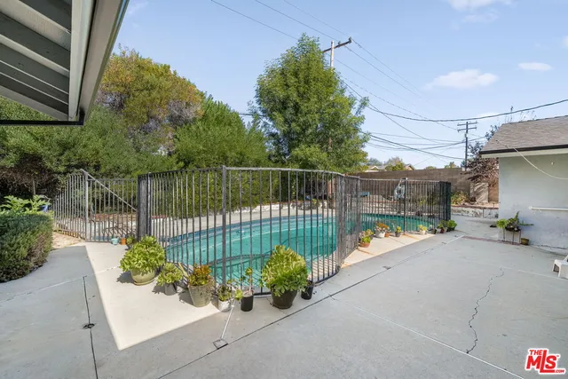 $999,000 | 91 West Gainsborough Road, Thousand Oaks, CA 91360