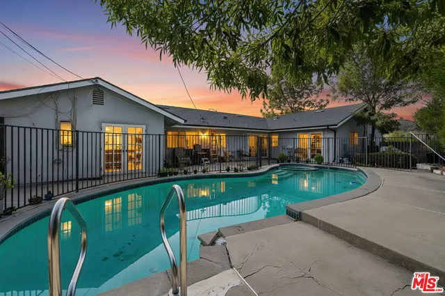 $999,000 | 91 West Gainsborough Road, Thousand Oaks, CA 91360