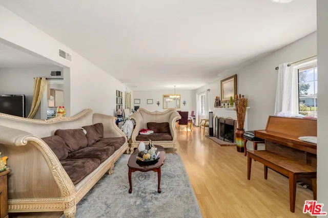 $999,000 | 91 West Gainsborough Road, Thousand Oaks, CA 91360