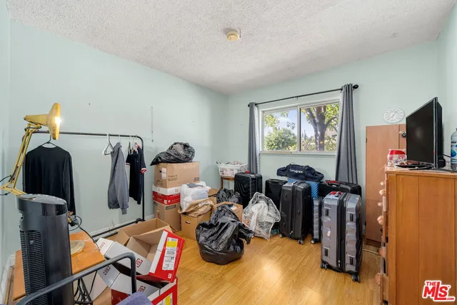 $999,000 | 91 West Gainsborough Road, Thousand Oaks, CA 91360