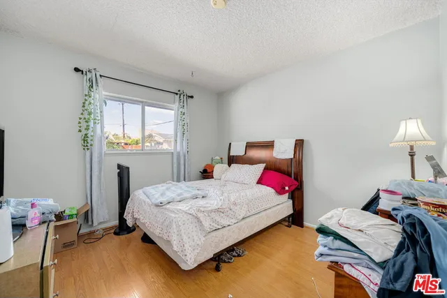 $999,000 | 91 West Gainsborough Road, Thousand Oaks, CA 91360