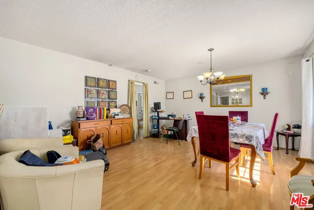 $999,000 | 91 West Gainsborough Road, Thousand Oaks, CA 91360