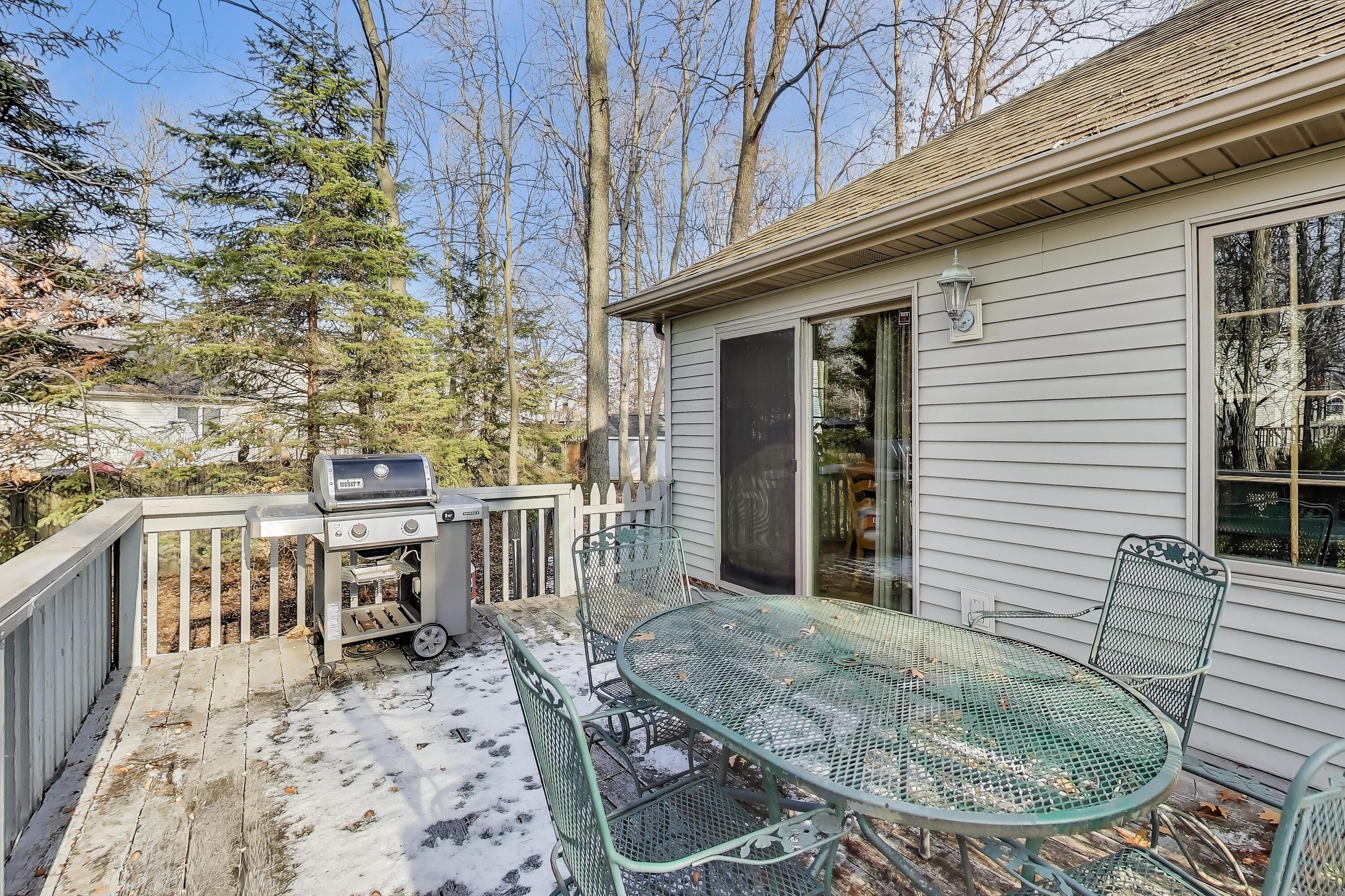 1642 Commodore Lane Chesterton, IN 46304 - Photo 25 of 34 a view of a house with backyard