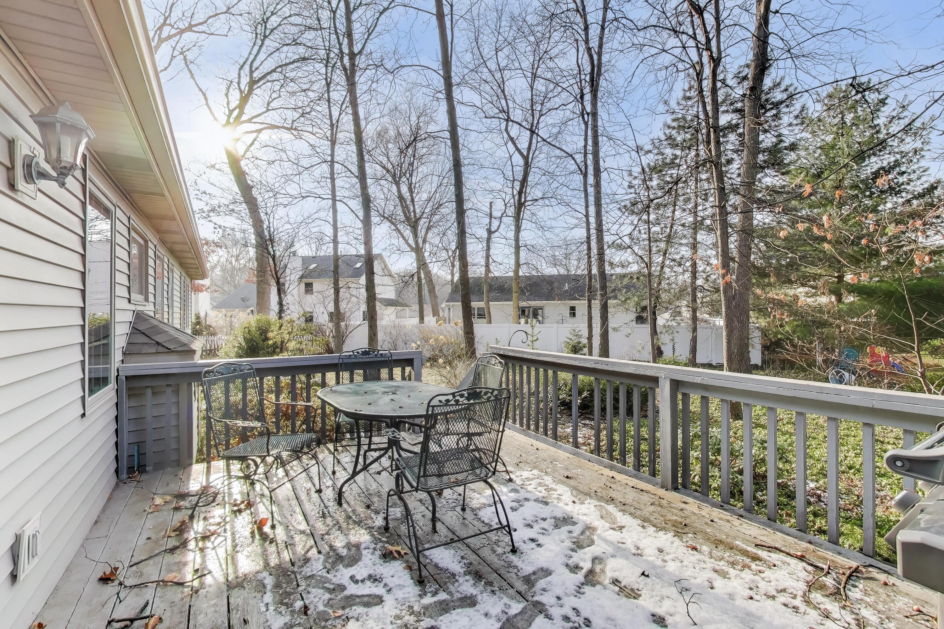 1642 Commodore Lane Chesterton, IN 46304 - Photo 26 of 34 a view of balcony with wooden floor and outdoor seating