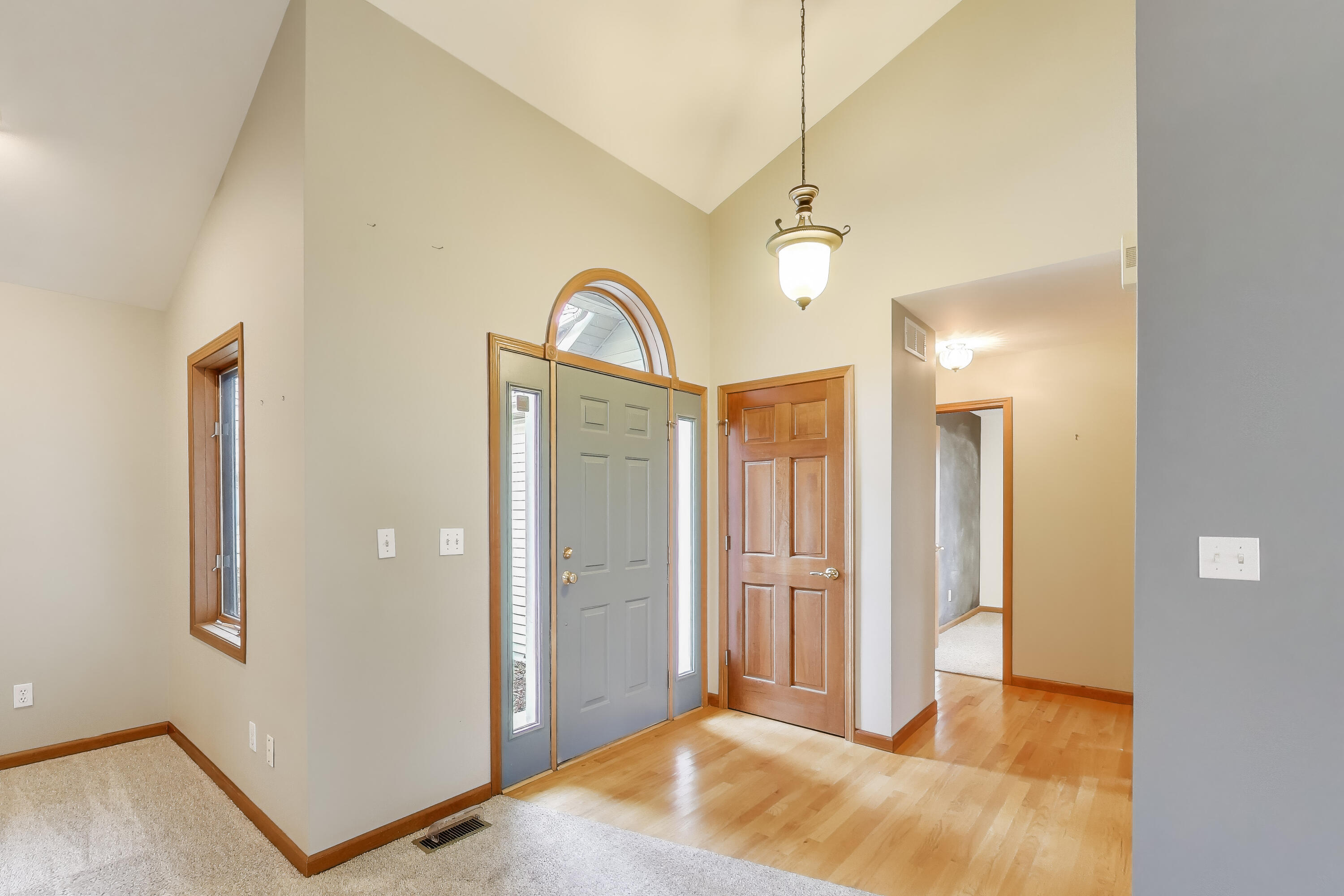 1642 Commodore Lane Chesterton, IN 46304 - Photo 5 of 34 a view of a room with painted walls