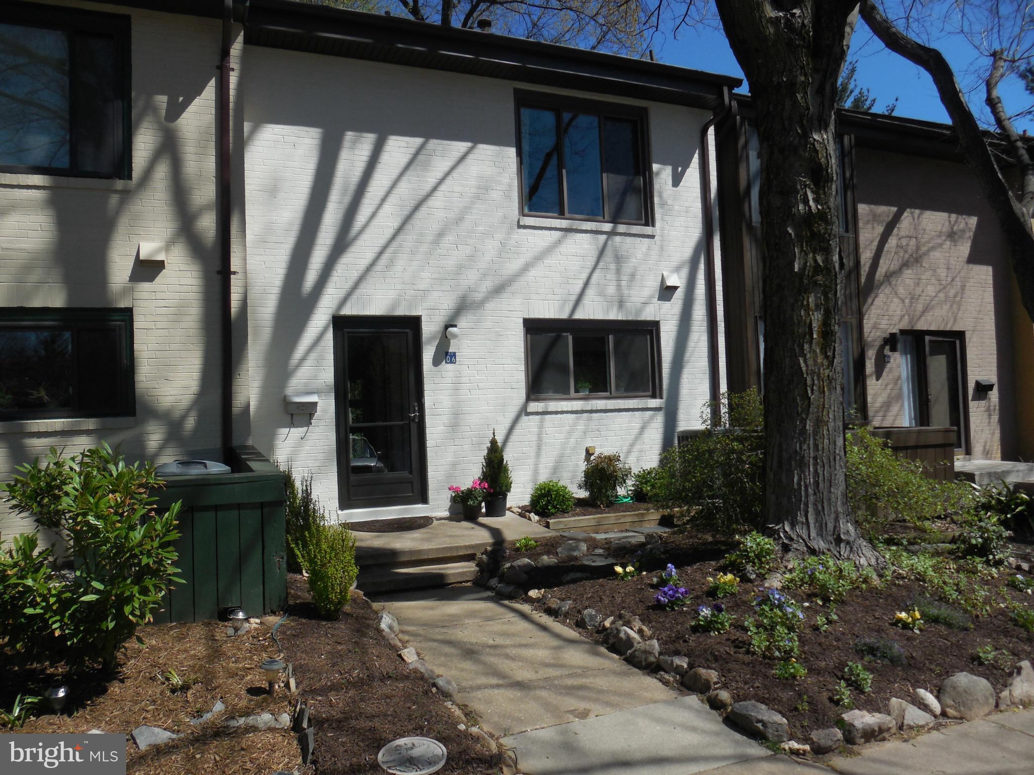 2006 Golf Course Drive Reston, VA 20191 - Photo 1 of 16 Exterior (Front)