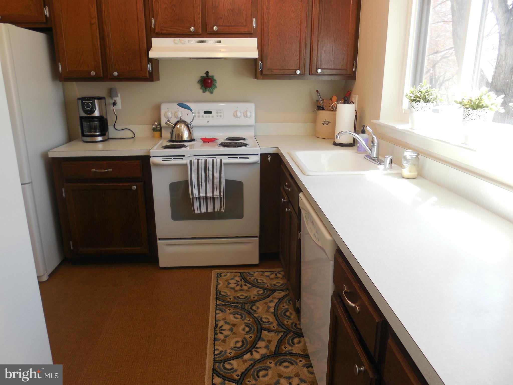 2006 Golf Course Drive Reston, VA 20191 - Photo 2 of 16 Kitchen