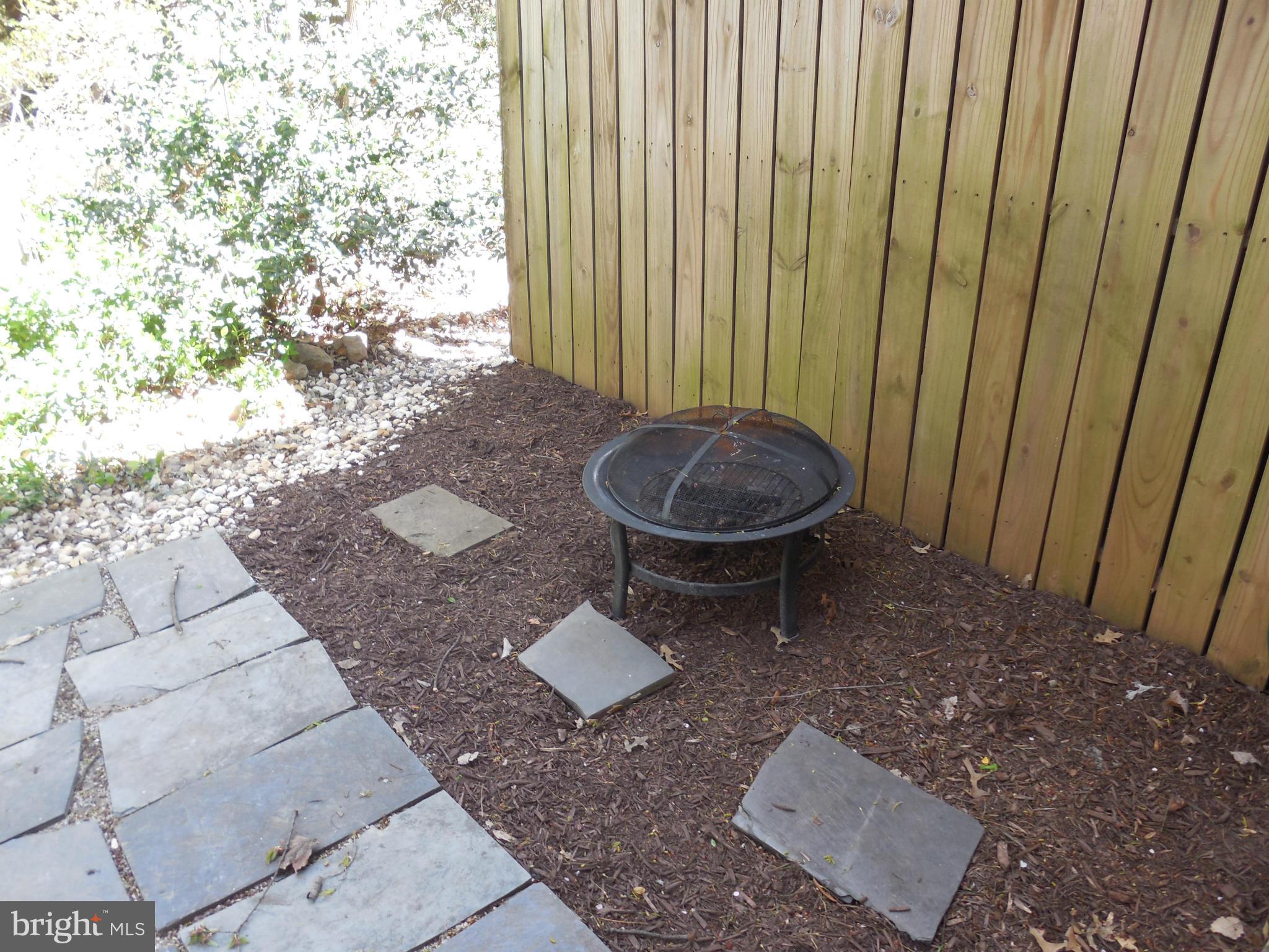 2006 Golf Course Drive Reston, VA 20191 - Photo 15 of 16 Exterior (Rear)