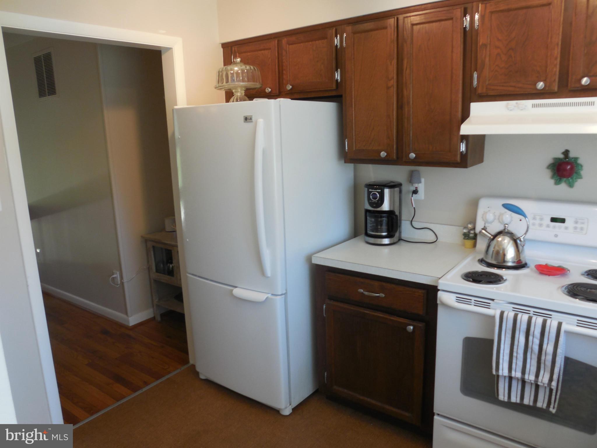 2006 Golf Course Drive Reston, VA 20191 - Photo 3 of 16 Kitchen