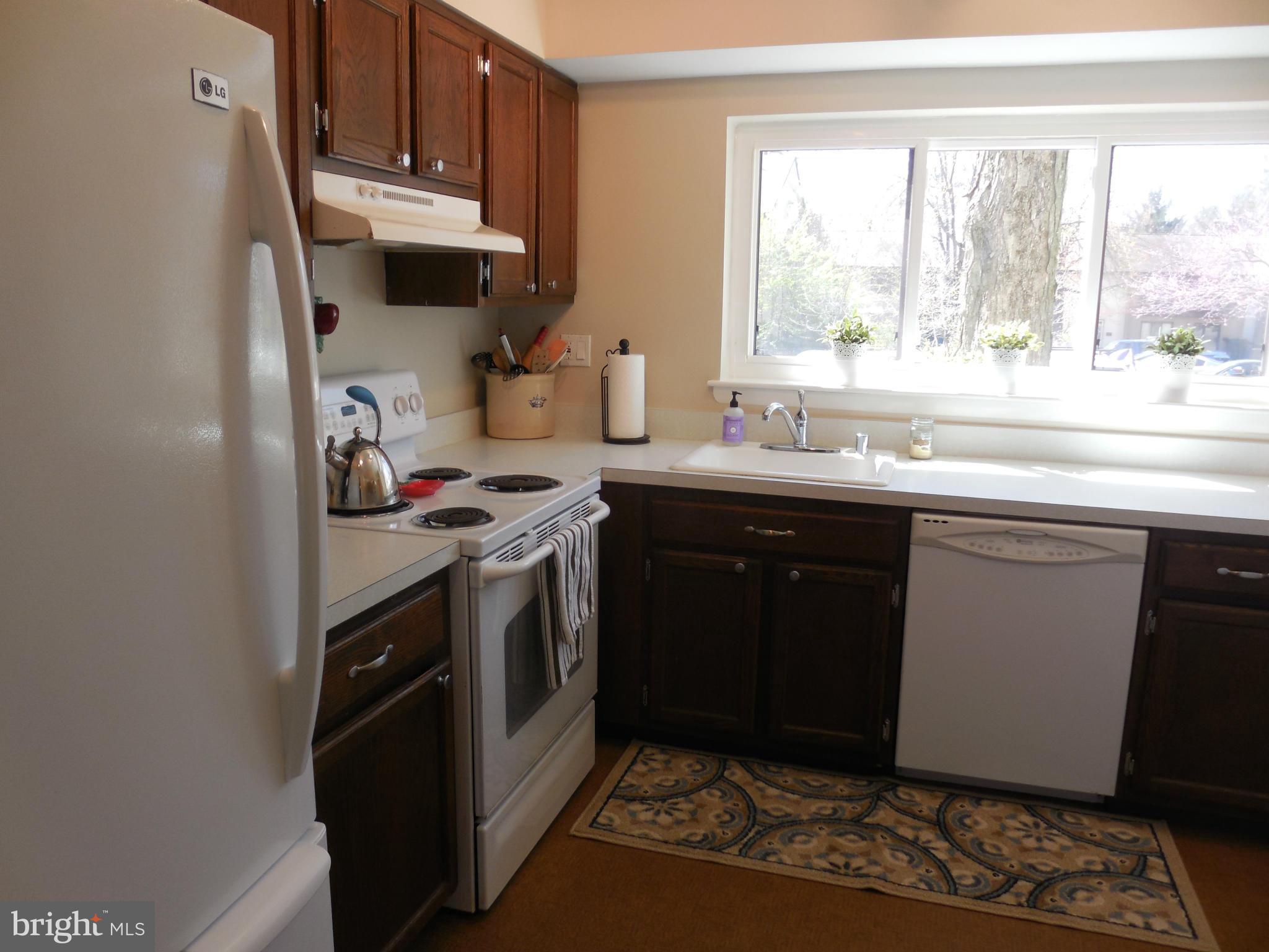 2006 Golf Course Drive Reston, VA 20191 - Photo 4 of 16 Kitchen
