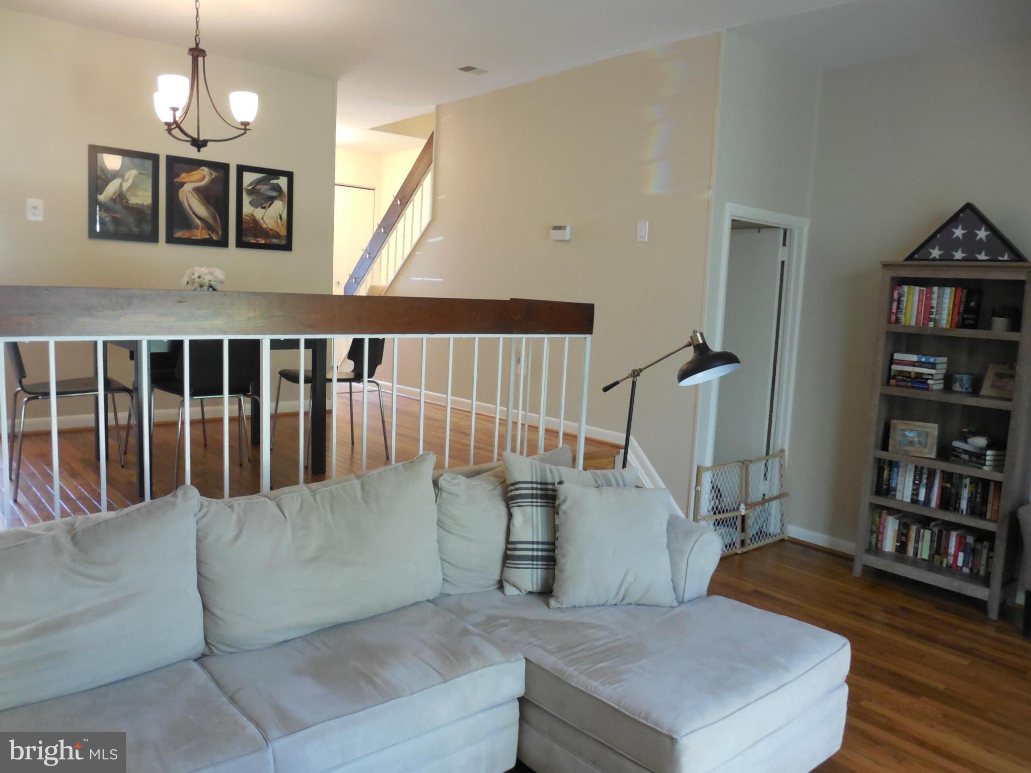 2006 Golf Course Drive Reston, VA 20191 - Photo 8 of 16 Living Room