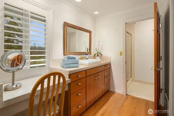 $10,000 | 934 88th Avenue Northeast, Medina, WA 98039