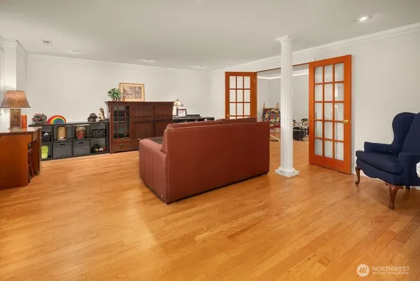 $10,000 | 934 88th Avenue Northeast, Medina, WA 98039