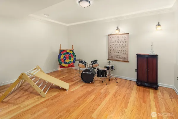 $10,000 | 934 88th Avenue Northeast, Medina, WA 98039