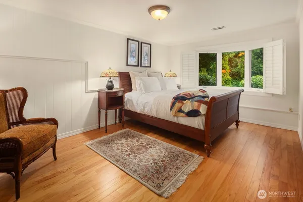 $10,000 | 934 88th Avenue Northeast, Medina, WA 98039