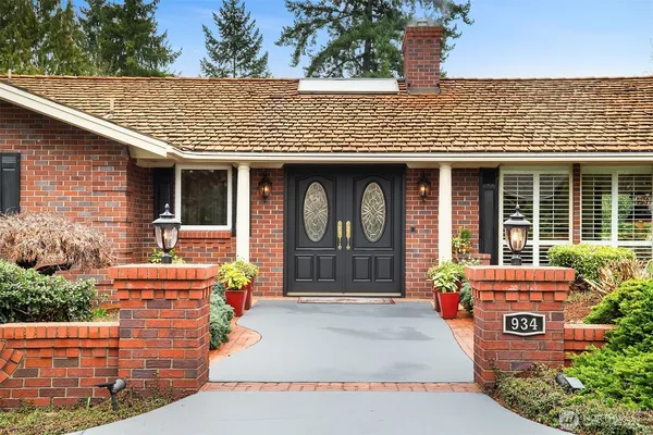 $10,000 | 934 88th Avenue Northeast, Medina, WA 98039