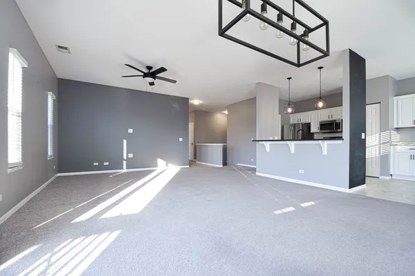 $2,600 | 2664 Cobblestone Drive, Unit 2664, Crystal Lake, IL 60012