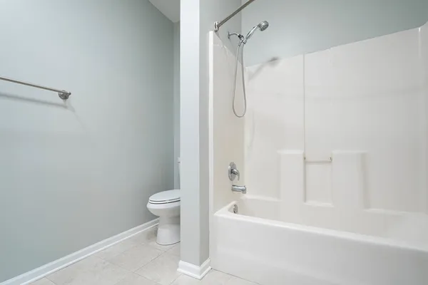 $2,600 | 2664 Cobblestone Drive, Unit 2664, Crystal Lake, IL 60012