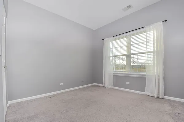 $2,600 | 2664 Cobblestone Drive, Unit 2664, Crystal Lake, IL 60012