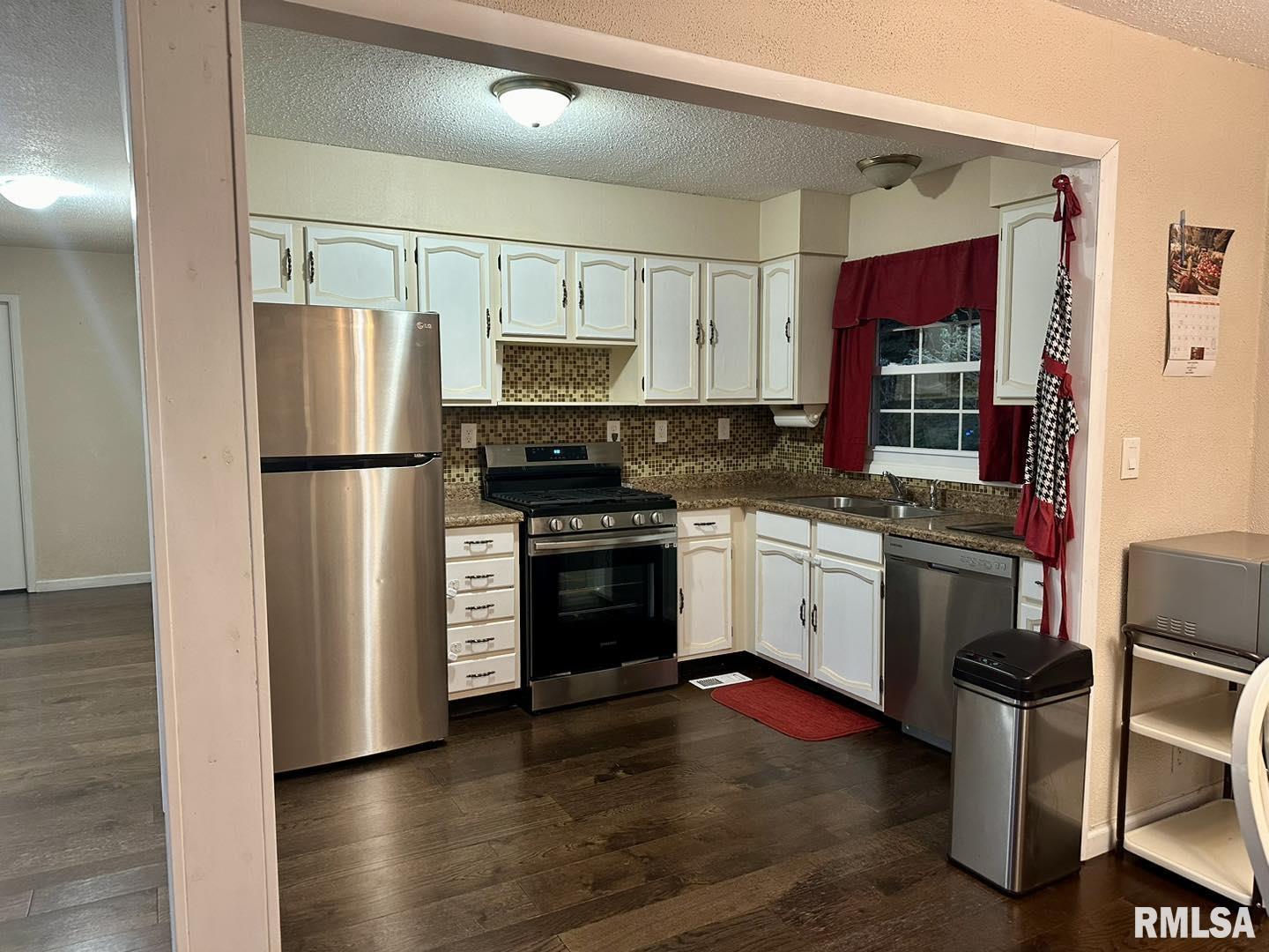 14806 Chandlerville Road Beardstown, IL 62618 - Photo 2 of 15 Gallery Image 2
