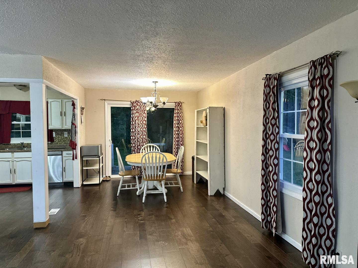 14806 Chandlerville Road Beardstown, IL 62618 - Photo 7 of 15 Gallery Image 7