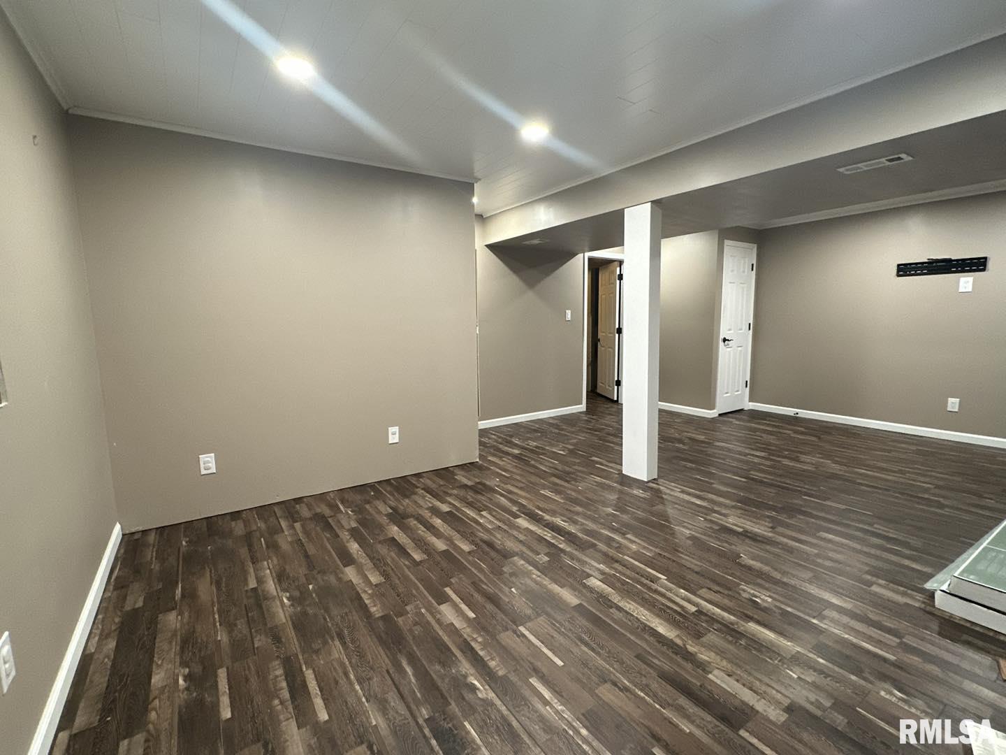 14806 Chandlerville Road Beardstown, IL 62618 - Photo 8 of 15 Gallery Image 8