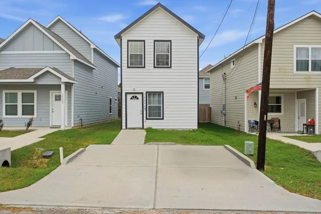 $1,550 | 16680 East Ivanhoe Street, Montgomery, TX 77316