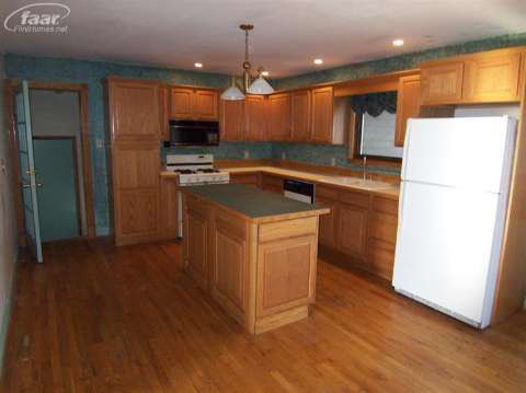 8472 North Seymour Road Flushing, MI 48433 - Photo 4 of 31 20398060-3.JPG