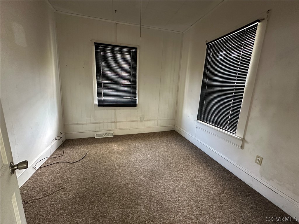 2007 West City Point Road Hopewell, VA 23860 - Photo 8 of 9 a view of an empty room with a window