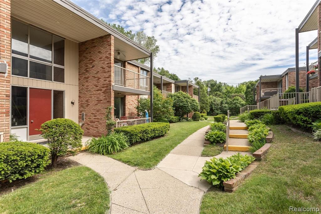 4041 West Maple Road, Unit 104 Bloomfield Hills, MI 48301 - Photo 1 of 25