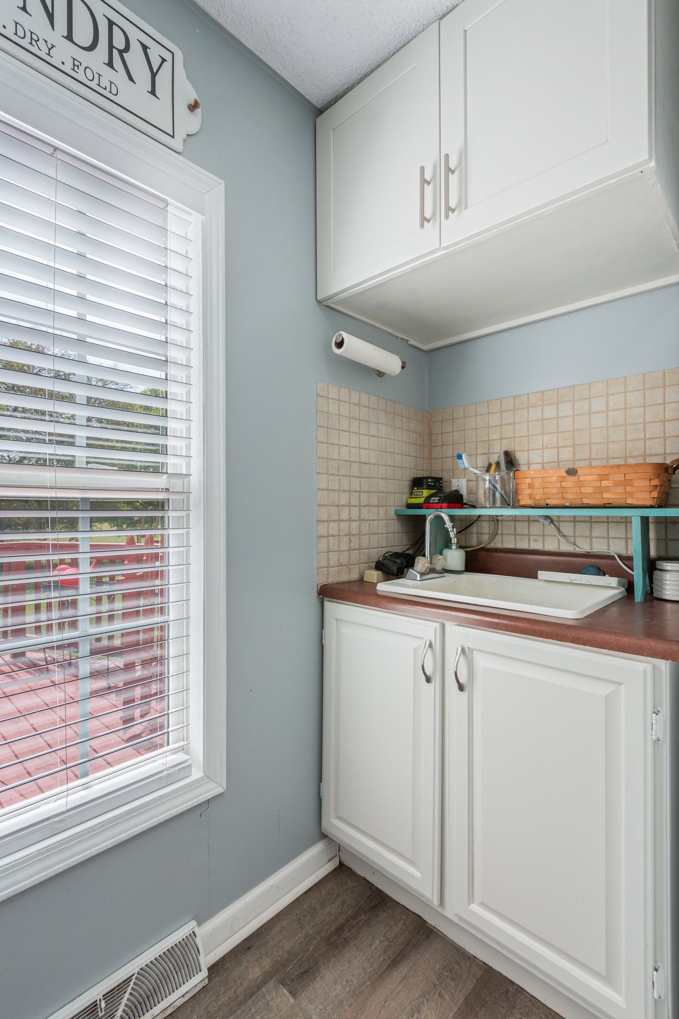 3448 Tobe Robertson Road Columbia, TN 38401 - Photo 17 of 34 utility room with sink