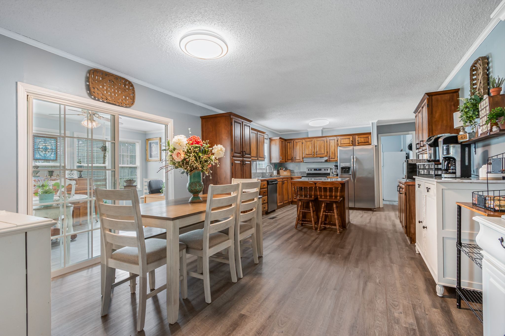 3448 Tobe Robertson Road Columbia, TN 38401 - Photo 4 of 34 Large kitchen with sunroom to the left and coffee bar on the right