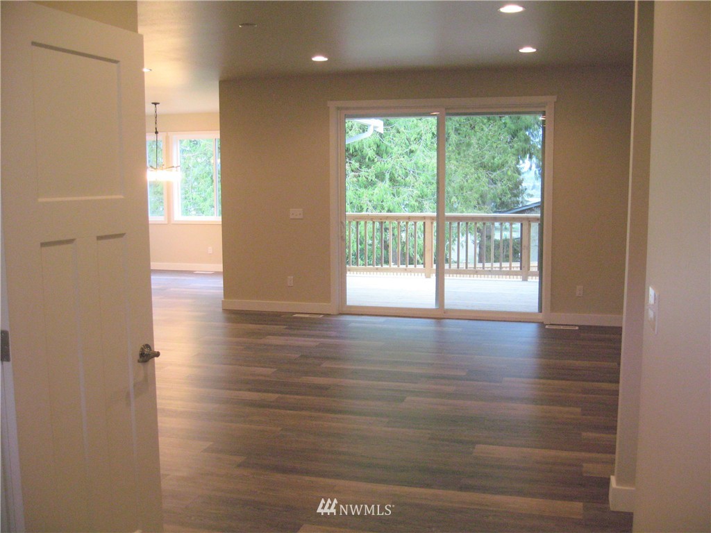 890 Smith Road Camano Island, WA 98282 - Photo 4 of 25 Gallery Image 4