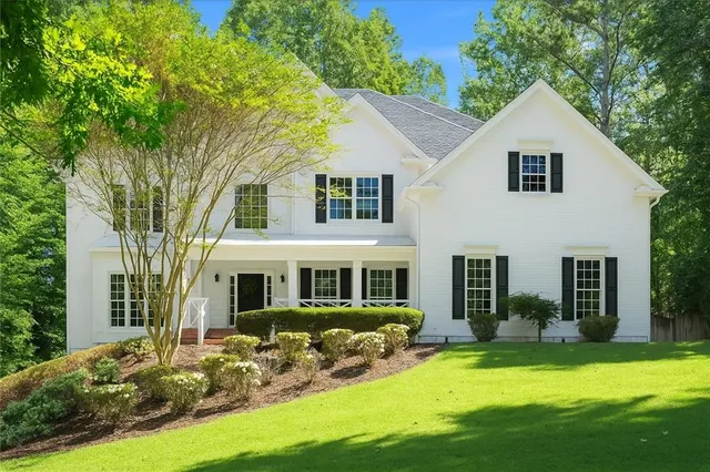 a view of a yard in front of house