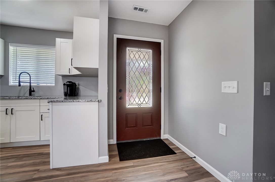 4262 Maxlin Road Dayton, OH 45429 - Photo 4 of 36 Gallery Image 4