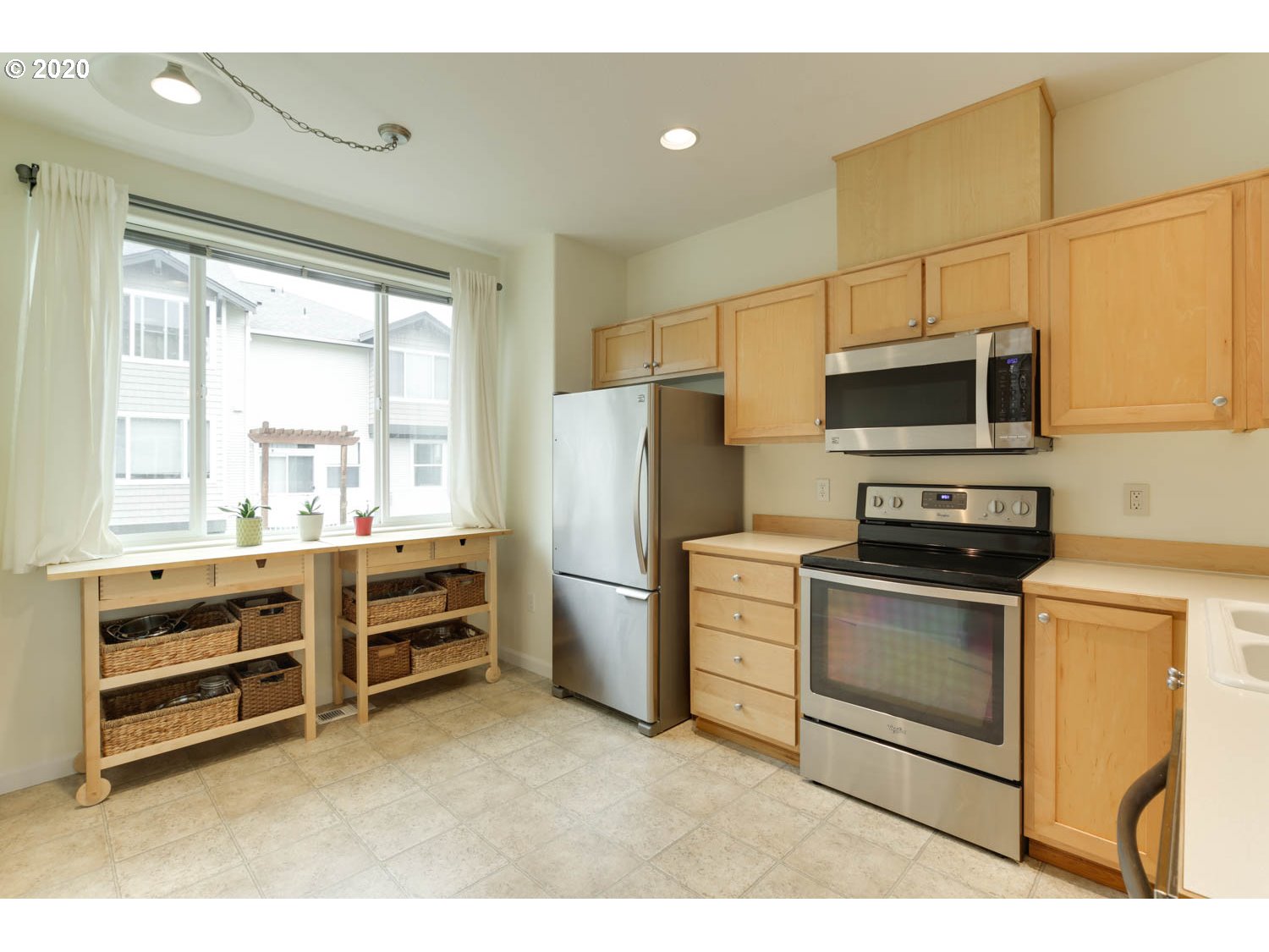15495 Southwest Sparrow Loop Beaverton, OR 97007 - Photo 11 of 32 Gallery Image 11