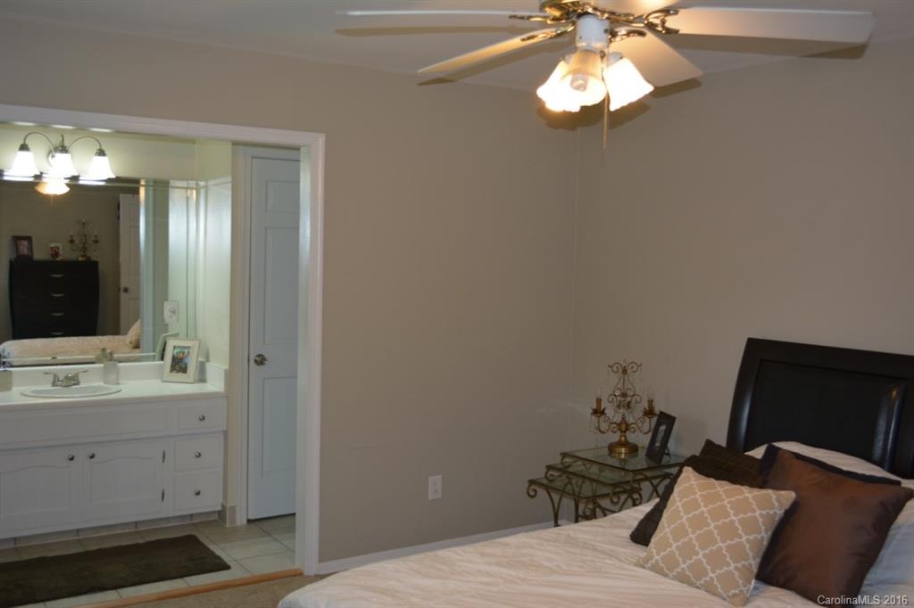 8064 Knights Bridge Road, Unit 30 Charlotte, NC 28210 - Photo 12 of 17 Gallery Image 12