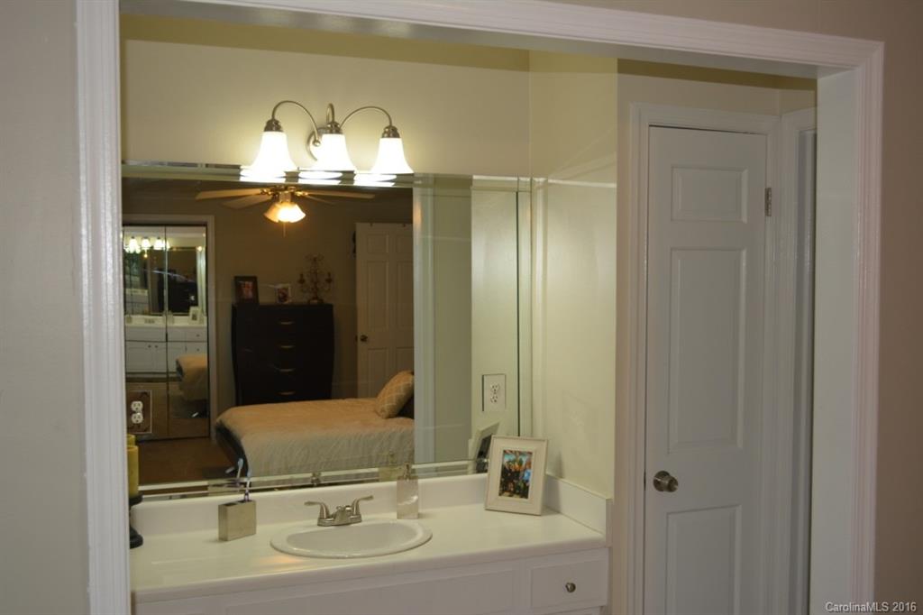 8064 Knights Bridge Road, Unit 30 Charlotte, NC 28210 - Photo 13 of 17 Gallery Image 13