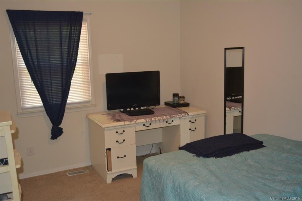 8064 Knights Bridge Road, Unit 30 Charlotte, NC 28210 - Photo 14 of 17 Gallery Image 14