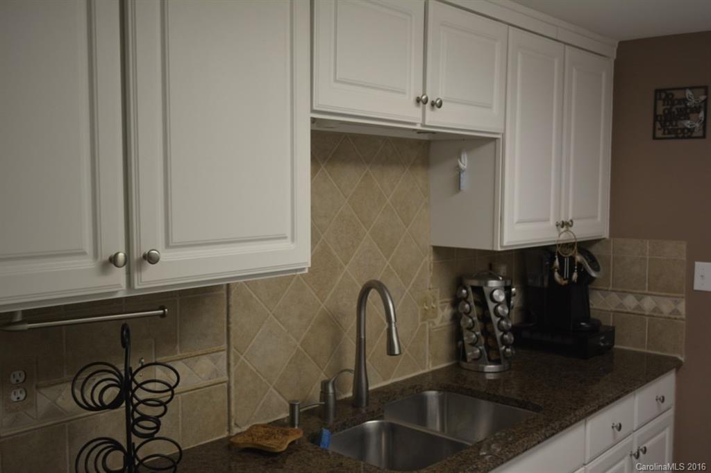8064 Knights Bridge Road, Unit 30 Charlotte, NC 28210 - Photo 5 of 17 Gallery Image 5