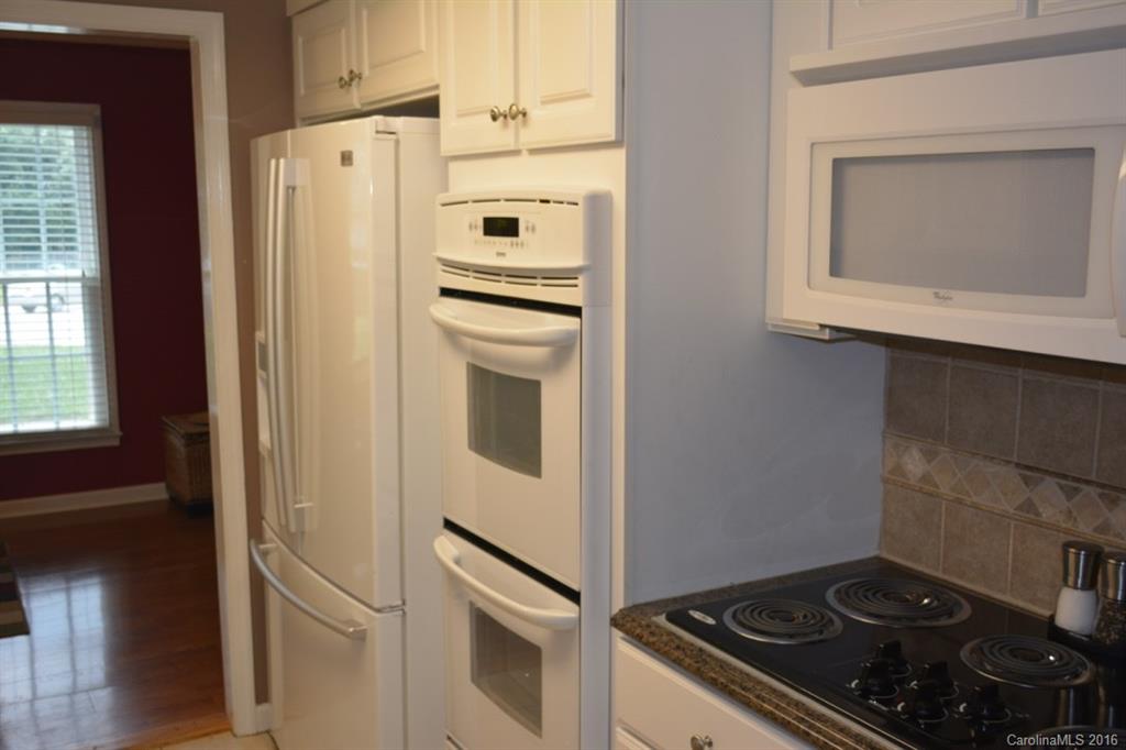 8064 Knights Bridge Road, Unit 30 Charlotte, NC 28210 - Photo 6 of 17 Gallery Image 6