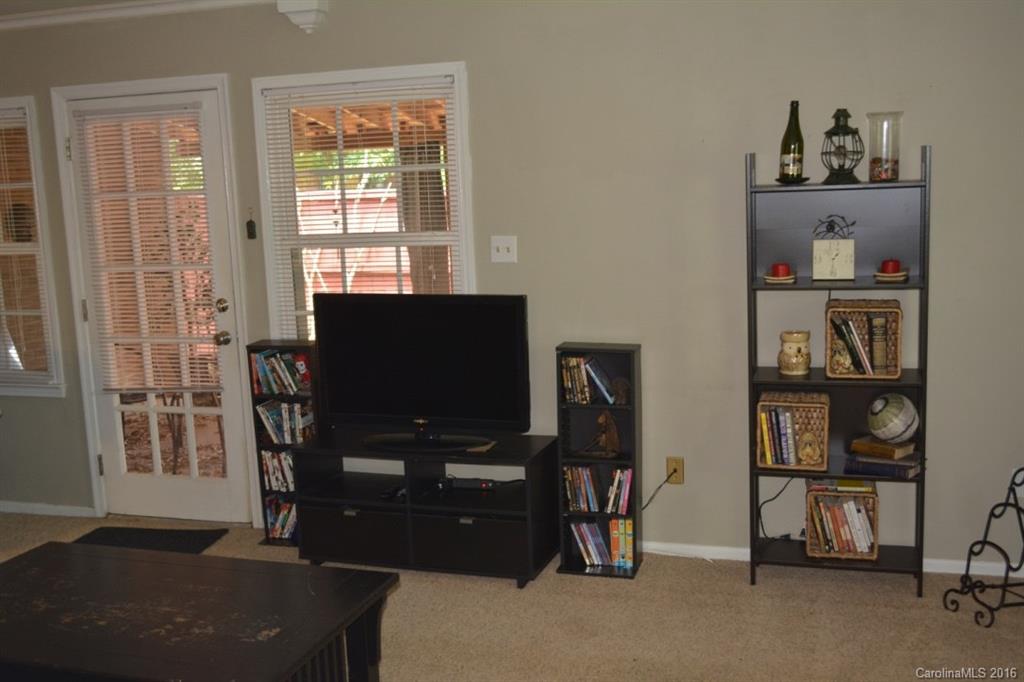 8064 Knights Bridge Road, Unit 30 Charlotte, NC 28210 - Photo 8 of 17 Gallery Image 8