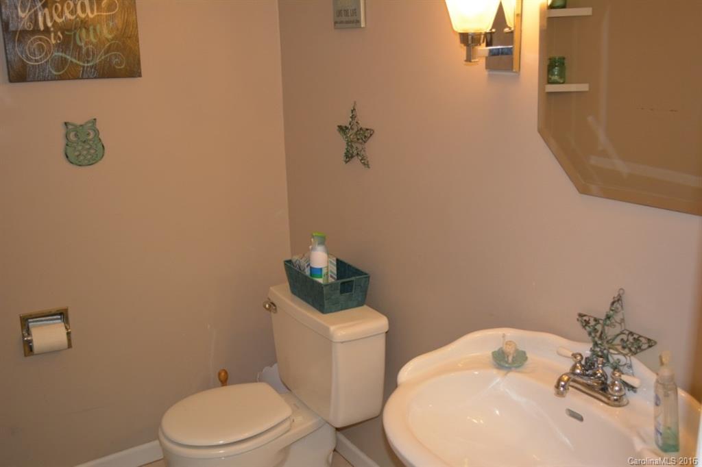 8064 Knights Bridge Road, Unit 30 Charlotte, NC 28210 - Photo 9 of 17 Gallery Image 9